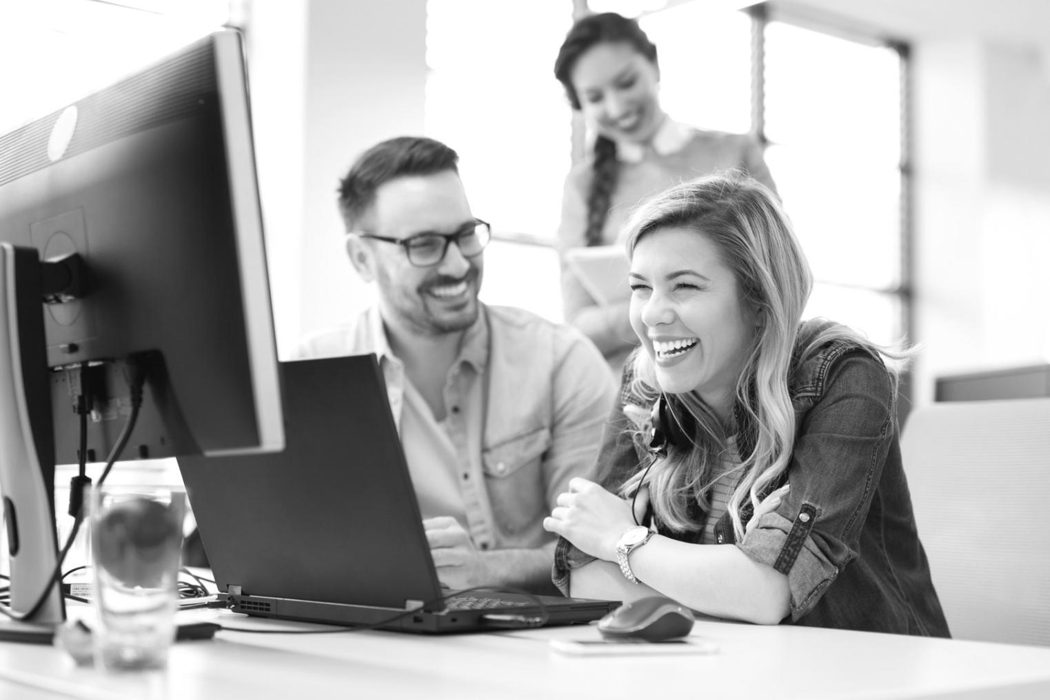 Alumnos de terraeforge trabajando en sus finanzas personales